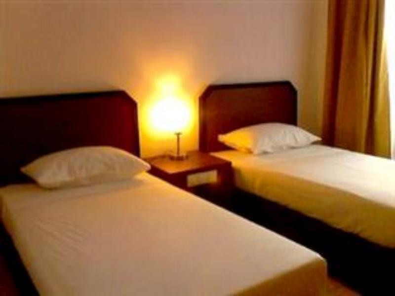 Hotel Lucky Inn Manado Exterior photo